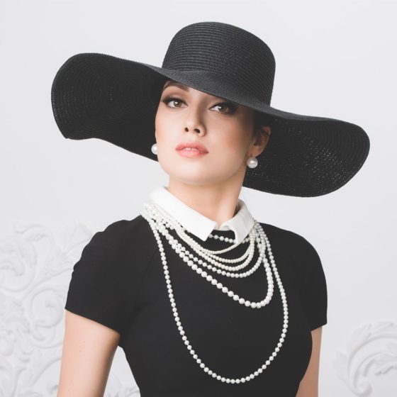 Women’s black hat